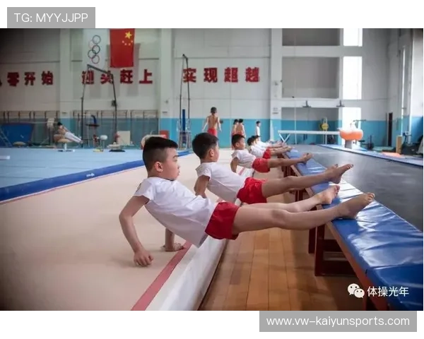 体操训练营设置体能与技战术并重课程，体操专项体能训练